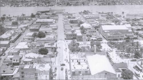 Vista aérea del centro de Nuevo Laredo durante la inundación de 1954. Fondo Alberto Guerra.