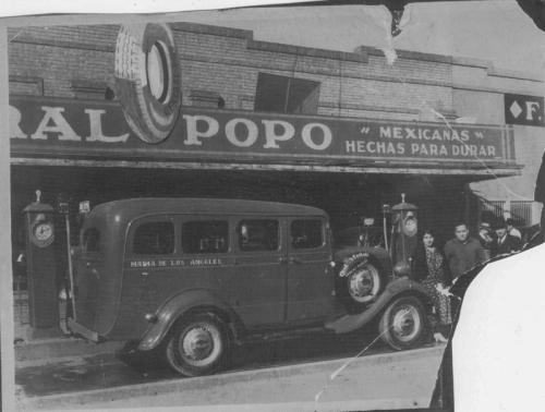 Gasolinera y Distribuidora General Popo en Nuevo Laredo. Década de 1930. Fondo Alberto Guerra.