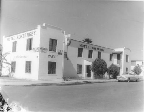 Hotel Monterrey en la esquina de Avenida Guerrero y Venustiano Carranza. Ca. 1959. Fondo Alberto Guerra.