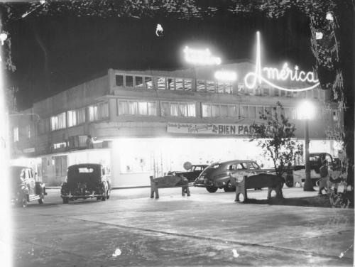 Teatro Cine América en la década de 1940. Fondo Alberto Guerra.