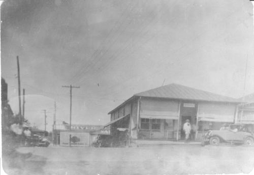 Antigua garita de Nuevo Laredo en el Puente Internacional. Década de 1920. Fondo Alberto Guerra.