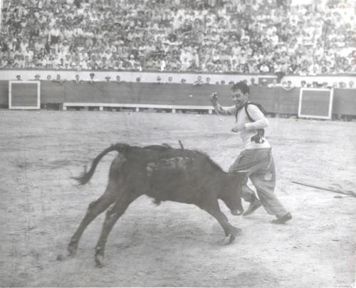 Cantinflas en la Plaza de Toros Nuevo Laredo. Fondo Alberto Guerra.