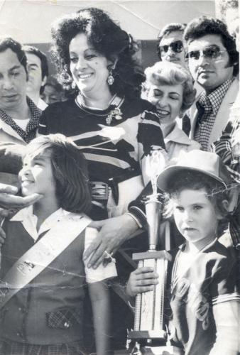 La primera dama de México Carmen Romano de López Portillo durante una visita a N. Laredo. Fondo Alberto Guerra.