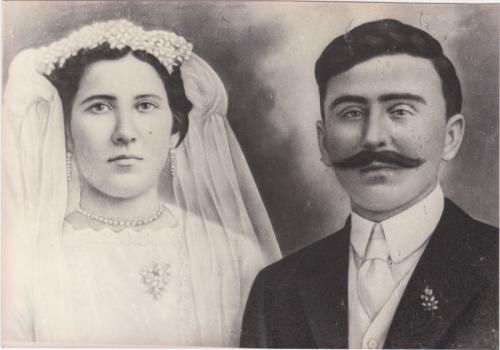Antonia Galindo y Jesús M. Salinas Maldonado el día de su casamiento en 1914.