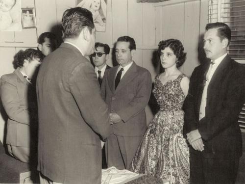 Boda civil de Ramón Salazar y Oralia Serna. Dic. 28 de 1957.