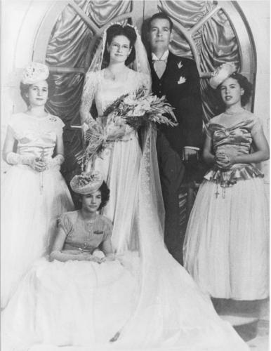 Casamiento de Guillermo Trevino y Ana Ramírez Capistran. Los acompañan Concepción Lemus Ramírez Rosa Imelda y Concepción Ramírez Heredia. Año de 1946.