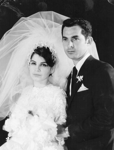 Ma. de Jesús Serna González y Guillermo Llanos en su fotografía de boda. Mayo 8 de 1969.