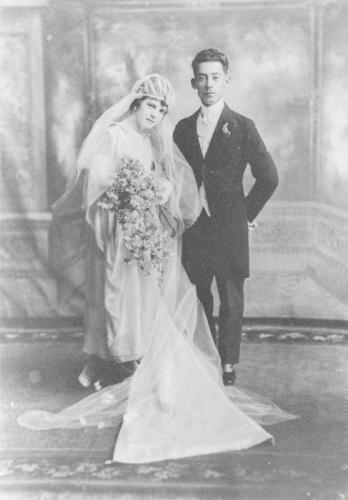 María Úrsula de la Trinidad Ramírez Capistran y José Lozano el día de su casamiento. Ca. 1918.