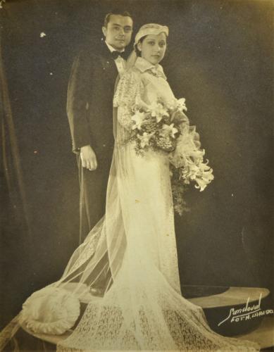 Moisés Tomás López Portillo López y Amelia Flores Lozano en su foto de casamiento. Año de 1935.
