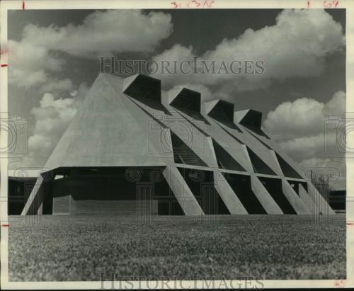 Edificio para el Tecnológico Regional de Nuevo Laredo inaugurado en 1964.