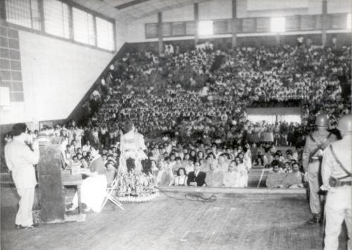 Festival en el Gimnasio Escuadrón 201 de Nuevo Laredo. Década de 1940.