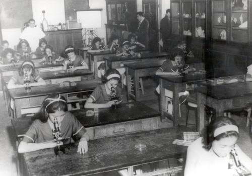 Laboratorio en la Secundaria Uno. Mediados de siglo XX.