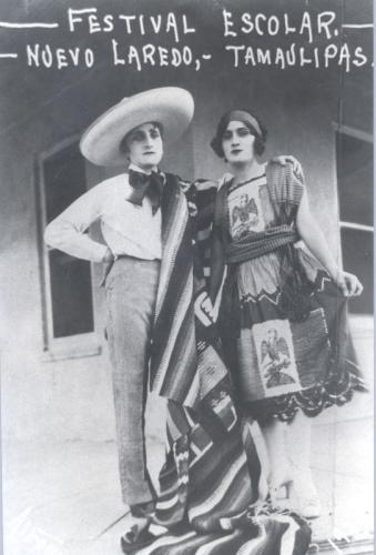 Maestras disfrazadas para un festival escolar en Nuevo Laredo. Década de 1920.