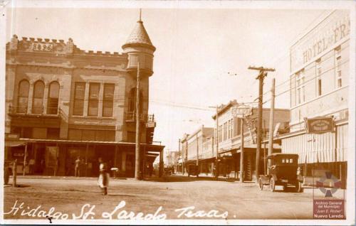 Calle Hidalgo de Laredo Texas. C. a. 1920.