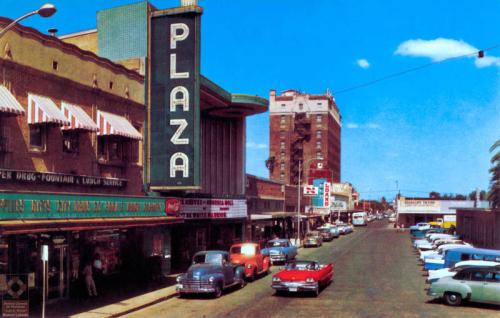 Calle Hidalgo en Laredo Texas. Década de 1950.