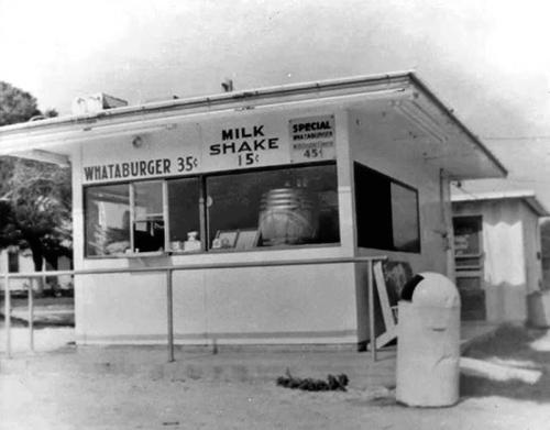 Local para venta de hamburguesas y leche malteada en Laredo Texas. Década de 1950.