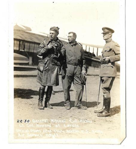 Oficiales de la Fuerza Aérea de los Estados Unidos en Laredo Texas. 1923.