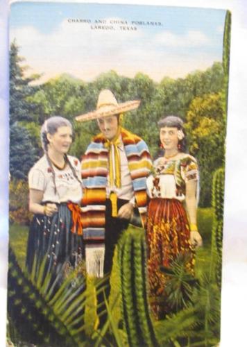 Tarjeta postal coloreada promoviendo el turismo en Laredo Texas. Década de 1930.