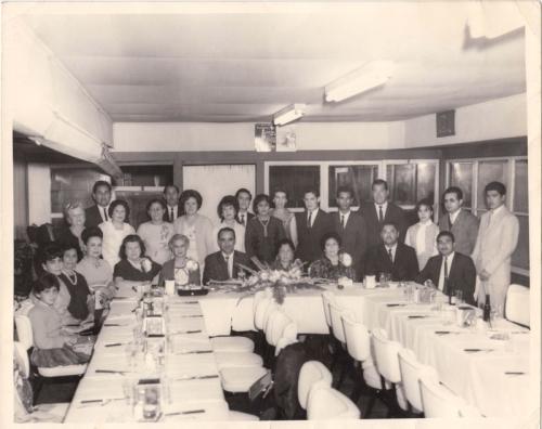Cena ofrecida a los maestros de la Esc. Carlos A. Carrillo en mayo de 1966. Al centro Ruperto Villarreal Presidente Municipal.