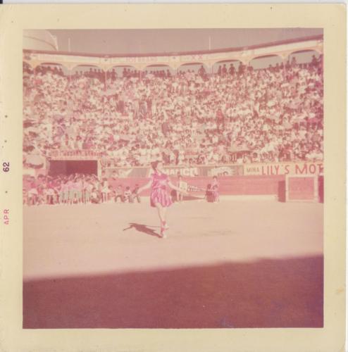 Concurso de salto de cuerda individual en la Plaza de Toros Nuevo Laredo Esc. Carlos A. Carrillo. 1962.