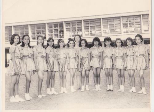 Conjunto que represento a la Esc. Carlos A. Carrillo en el concurso de salto de cuerda. 1965 1966 Profra. Ma. del Rosario López.