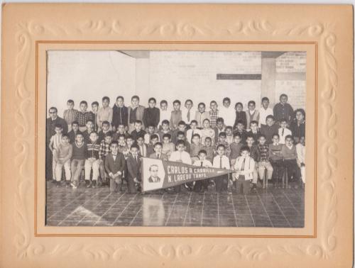 Grupo de niños de segundo grado en la Esc. Carlos A. Carrillo. Prof. Ranulfo Leiva y la directora Profra. Juana Pacheco. Ca. 1966.