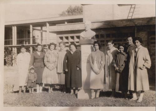 Personal de la Esc. Carlos A. Carrillo de Nuevo Laredo. Ca. 1956.