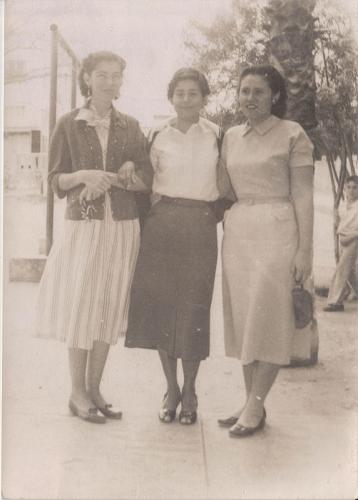 Profesoras Olimpia Domínguez Manuelita Delgado y Ma. del Rosario López Ramos. Feb. 13 de 1956.