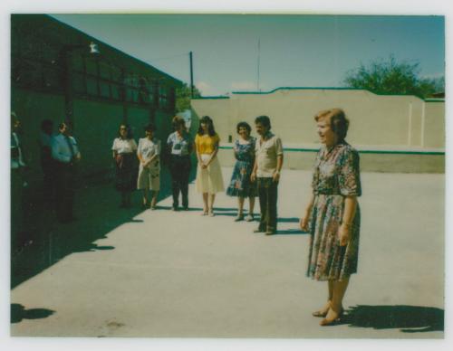 Profra. Ma. del Rosario López Ramos como directora de la Esc. Donaciano Echeverria Matutina. Ca. 1978.