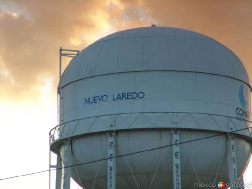 Atardecer en el tanque elevado de Maclovio Herrera y Juárez. Inicios del siglo XXI.