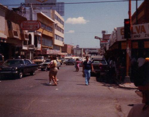 Avenida Guerrero en Nuevo Laredo. C. a. 1981.