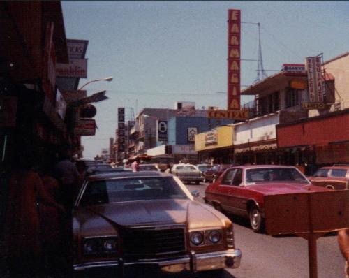 Avenida Guerrero en Nuevo Laredo. C. a. 1981.