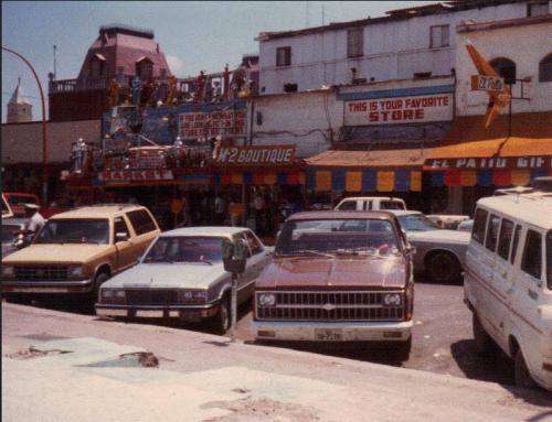 Avenida Guerrero frente al Mercado Maclovio Herrera. C. a. 1981.