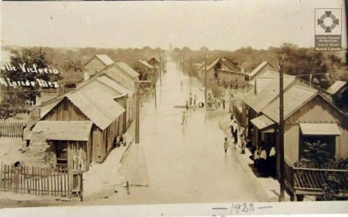 Calle Victoria de Nuevo Laredo anegada en 1922.