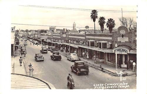 Comercio en la Avenida Guerrero de Nuevo Laredo. Década de 1940.