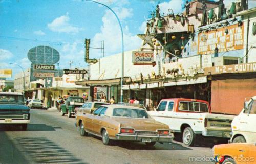 Comercio por la Avenida Guerrero. Década de 1970.