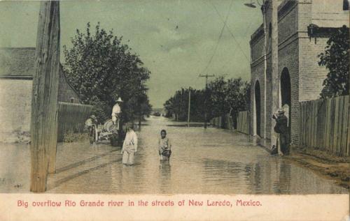 Creciente del Rio Bravo anega las calles de Nuevo Laredo. Inicios del siglo XX.