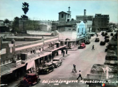 Edificio Longoria por la Avenida Guerrero de Nuevo Laredo. Década de 1930.