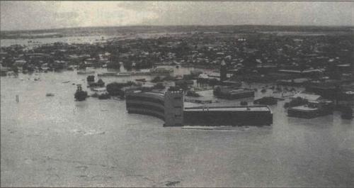 Imagen aérea de Nuevo Laredo durante la creciente de 1954.