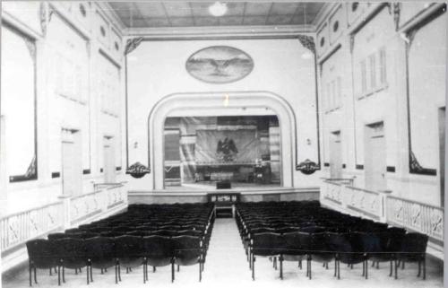 Interior del desaparecido Teatro Concordia que estuvo ubicado al oriente de la Plaza Hidalgo. Década de 1920.
