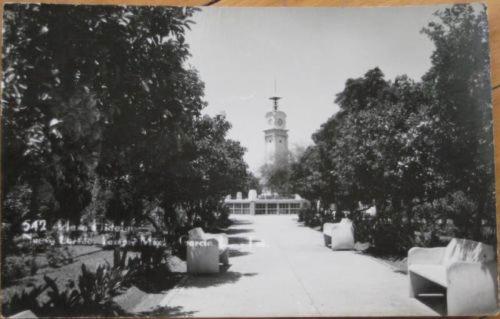 Jardines de la Plaza Hidalgo de Nuevo Laredo. Década de 1940.