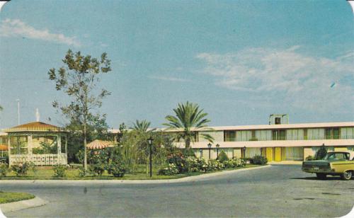 Jardines del Hotel del Rio en Nuevo Laredo. Década de 1960.