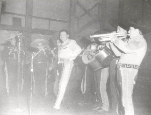 José Alfredo Jiménez durante una presentación en Nuevo Laredo a mediados del siglo XX-