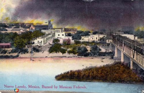Nuevo Laredo incendiado por tropas huertistas en abril de 1914.