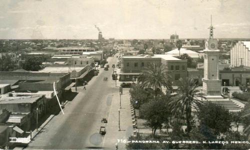 Panorámica de la Ave. Guerrero en Nuevo Laredo. Década de 1940.