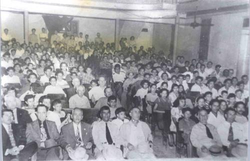 Platea y publico en el nuevo Teatro Concordia de Nuevo Laredo ubicado por la Calle Independencia. Década de 1940.