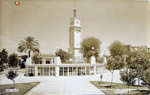 Plaza Hidalgo de Nuevo Laredo a mediados del siglo XX.