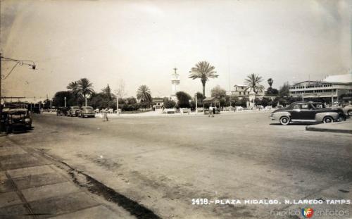 Plaza Hidalgo de Nuevo Laredo. Década de 1940.