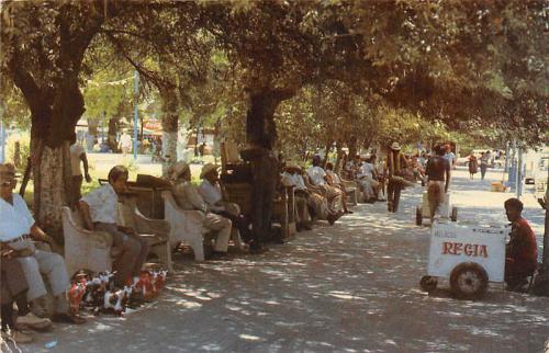 Plaza Hidalgo de Nuevo Laredo. Década de 1970.