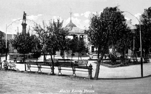 Plaza Juárez de Nuevo Laredo a principios del siglo XX.